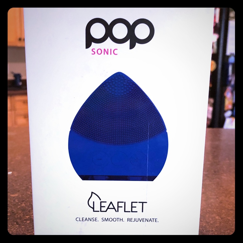 Pop Sonic Leaflet facial cleansing tool